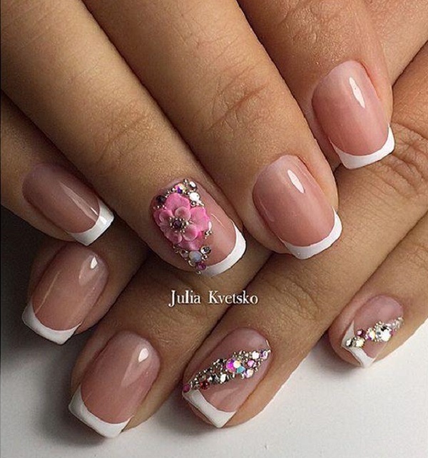 Girly Girl Spring Nail Art Design з стразами.  Вишийте свої нігті цим рожевим квітковим французьким цвяхам, а також стразами діагональним малюнком.